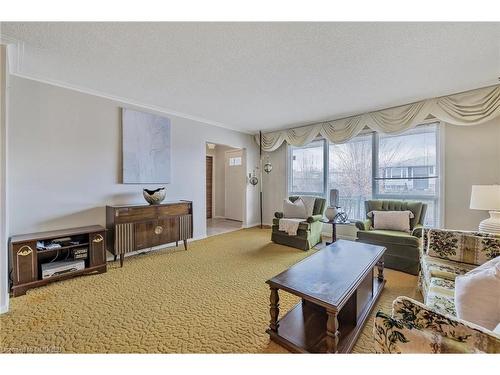 82 Terra Cotta Crescent, Brampton, ON - Indoor Photo Showing Living Room