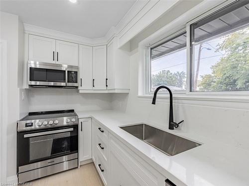 222 Hammersmith Court, Burlington, ON - Indoor Photo Showing Kitchen