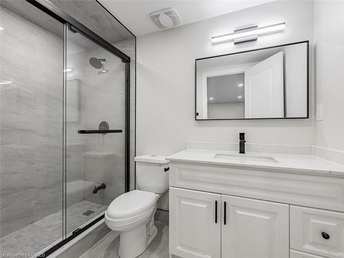 222 Hammersmith Court, Burlington, ON - Indoor Photo Showing Bathroom