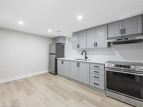 222 Hammersmith Court, Burlington, ON - Indoor Photo Showing Kitchen