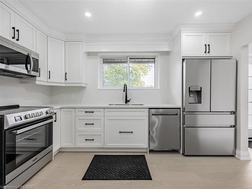 222 Hammersmith Court, Burlington, ON - Indoor Photo Showing Kitchen