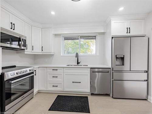 222 Hammersmith Court, Burlington, ON - Indoor Photo Showing Kitchen