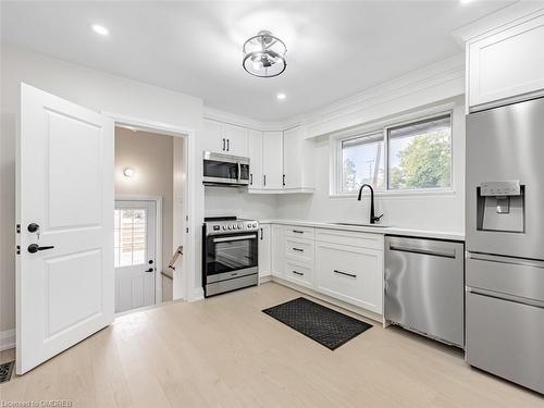 222 Hammersmith Court, Burlington, ON - Indoor Photo Showing Kitchen