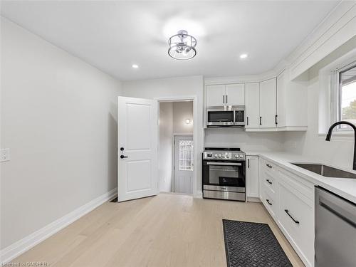 222 Hammersmith Court, Burlington, ON - Indoor Photo Showing Kitchen