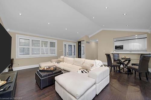 1434 Progreston Road, Hamilton, ON - Indoor Photo Showing Living Room