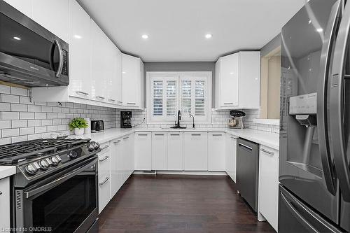 1434 Progreston Road, Hamilton, ON - Indoor Photo Showing Kitchen With Upgraded Kitchen