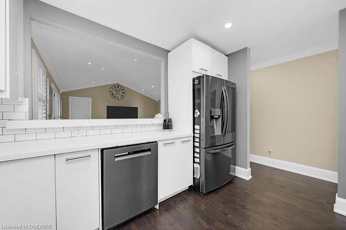 1434 Progreston Road, Hamilton, ON - Indoor Photo Showing Kitchen