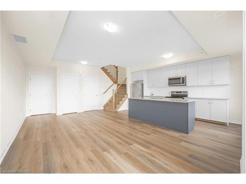 115-1565 Rose Way, Milton, ON - Indoor Photo Showing Kitchen