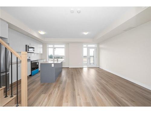 115-1565 Rose Way, Milton, ON - Indoor Photo Showing Kitchen