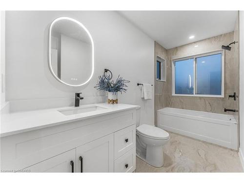 8383 Heikoop Crescent, Niagara Falls, ON - Indoor Photo Showing Bathroom