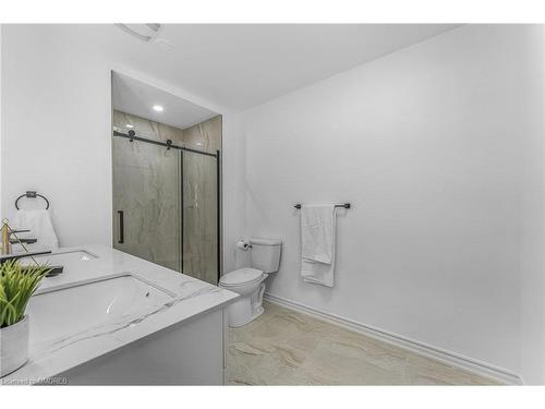 8383 Heikoop Crescent, Niagara Falls, ON - Indoor Photo Showing Bathroom