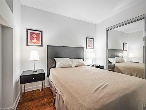 609-36 Blue Jays Way, Toronto, ON - Indoor Photo Showing Bedroom