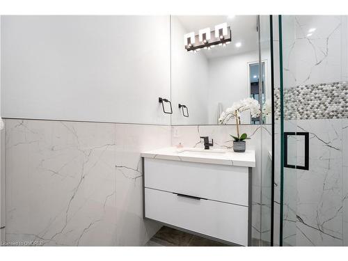 112 Elton Park Road, Oakville, ON - Indoor Photo Showing Bathroom