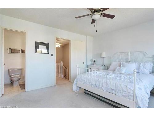 21-2940 Headon Forest Drive, Burlington, ON - Indoor Photo Showing Bedroom