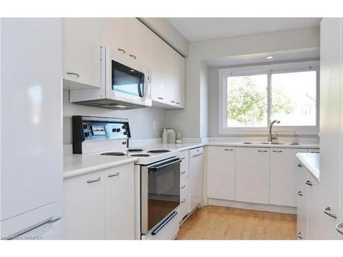 21-2940 Headon Forest Drive, Burlington, ON - Indoor Photo Showing Kitchen