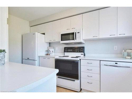 21-2940 Headon Forest Drive, Burlington, ON - Indoor Photo Showing Kitchen