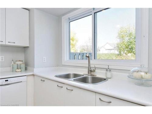 21-2940 Headon Forest Drive, Burlington, ON - Indoor Photo Showing Kitchen With Double Sink