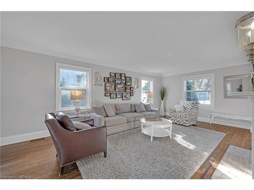 883 Forest Glen Avenue, Burlington, ON - Indoor Photo Showing Living Room