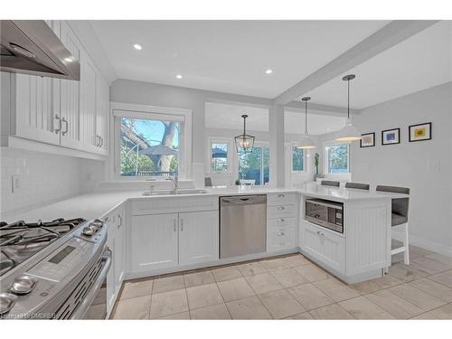 883 Forest Glen Avenue, Burlington, ON - Indoor Photo Showing Kitchen