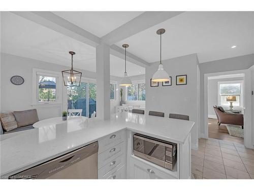 883 Forest Glen Avenue, Burlington, ON - Indoor Photo Showing Kitchen