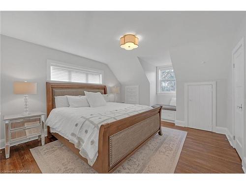 883 Forest Glen Avenue, Burlington, ON - Indoor Photo Showing Bedroom