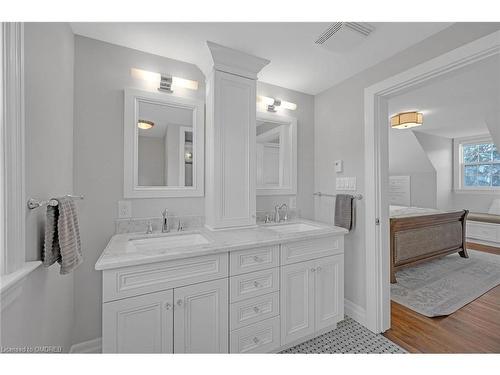 883 Forest Glen Avenue, Burlington, ON - Indoor Photo Showing Bathroom