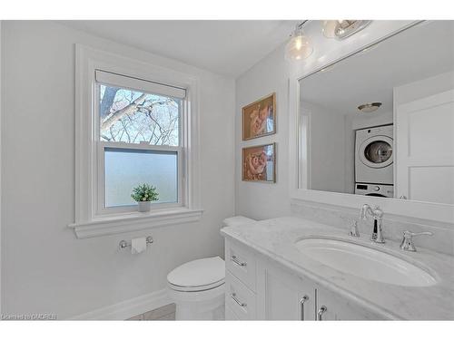 883 Forest Glen Avenue, Burlington, ON - Indoor Photo Showing Bathroom