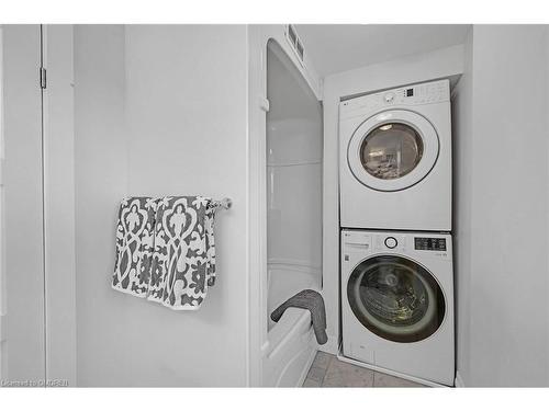 883 Forest Glen Avenue, Burlington, ON - Indoor Photo Showing Laundry Room