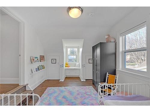 883 Forest Glen Avenue, Burlington, ON - Indoor Photo Showing Bedroom