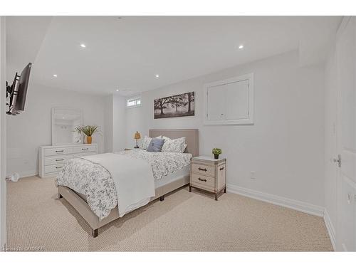 883 Forest Glen Avenue, Burlington, ON - Indoor Photo Showing Bedroom