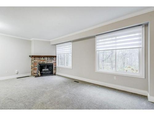 29-1135 Mccraney Street E, Oakville, ON - Indoor Photo Showing Living Room With Fireplace