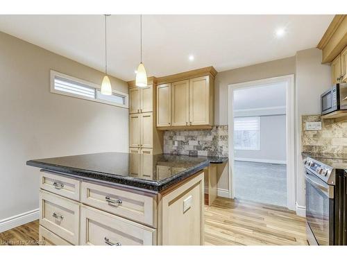 29-1135 Mccraney Street E, Oakville, ON - Indoor Photo Showing Kitchen