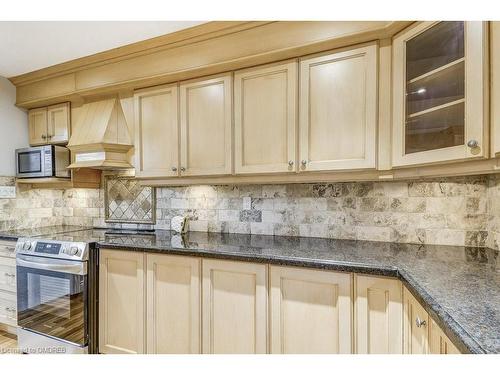 29-1135 Mccraney Street E, Oakville, ON - Indoor Photo Showing Kitchen