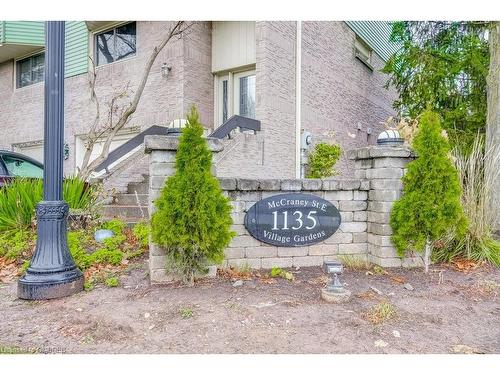 29-1135 Mccraney Street E, Oakville, ON - Outdoor