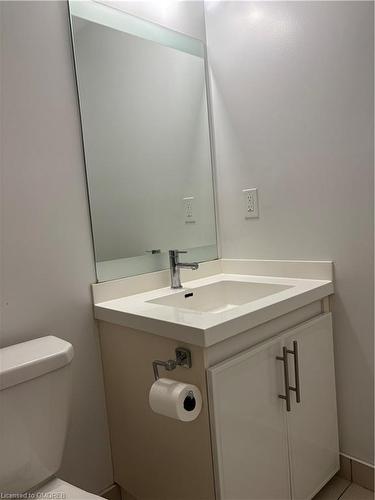 209-65 Speers Road, Oakville, ON - Indoor Photo Showing Bathroom