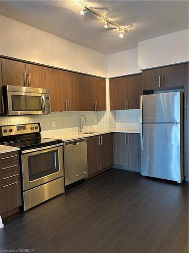 209-65 Speers Road, Oakville, ON - Indoor Photo Showing Kitchen With Stainless Steel Kitchen