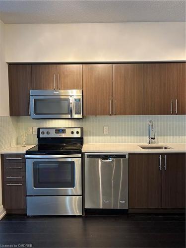 209-65 Speers Road, Oakville, ON - Indoor Photo Showing Kitchen With Stainless Steel Kitchen