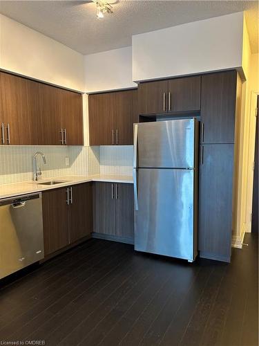 209-65 Speers Road, Oakville, ON - Indoor Photo Showing Kitchen With Stainless Steel Kitchen