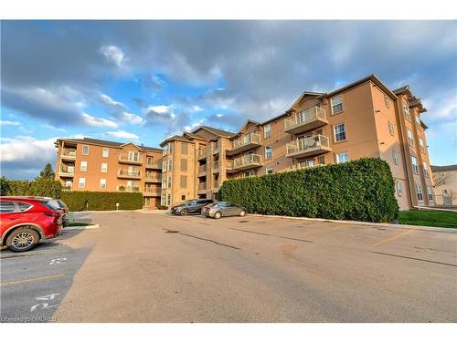 306-1460 Bishops Gate, Oakville, ON - Outdoor With Balcony With Facade