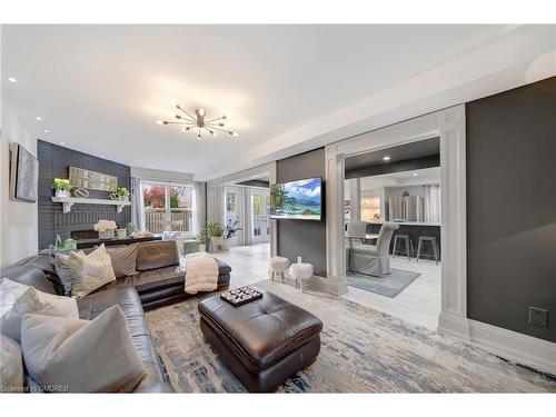 151 Torrance Woods, Brampton, ON - Indoor Photo Showing Living Room