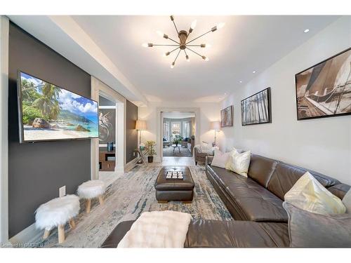 151 Torrance Woods, Brampton, ON - Indoor Photo Showing Living Room