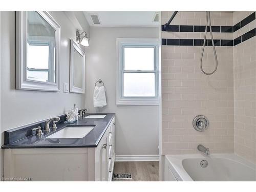 172 Sanatorium Road, Hamilton, ON - Indoor Photo Showing Bathroom