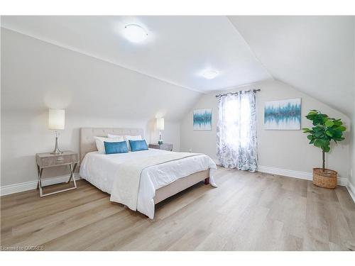 172 Sanatorium Road, Hamilton, ON - Indoor Photo Showing Bedroom