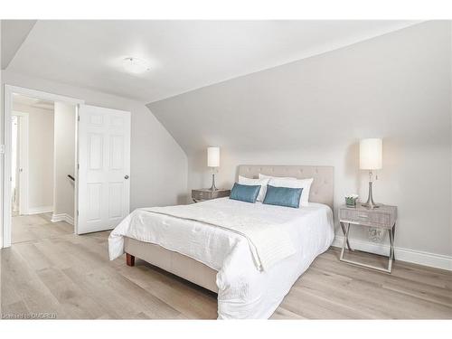 172 Sanatorium Road, Hamilton, ON - Indoor Photo Showing Bedroom