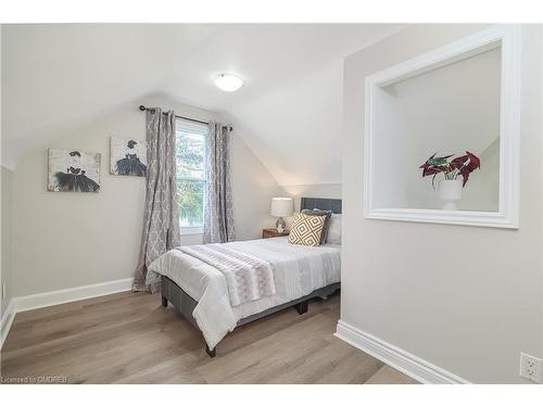 172 Sanatorium Road, Hamilton, ON - Indoor Photo Showing Bedroom