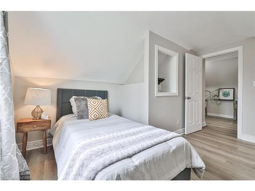 172 Sanatorium Road, Hamilton, ON - Indoor Photo Showing Bedroom