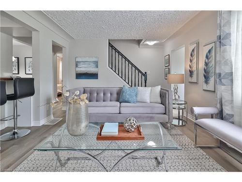 172 Sanatorium Road, Hamilton, ON - Indoor Photo Showing Living Room