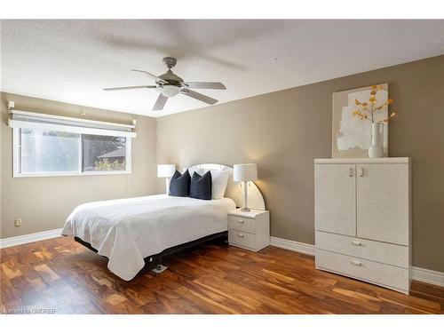 164 Warner Drive, Oakville, ON - Indoor Photo Showing Bedroom