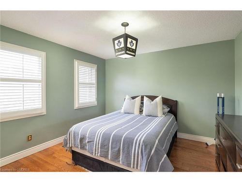 164 Warner Drive, Oakville, ON - Indoor Photo Showing Bedroom