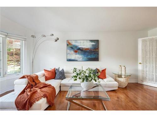 164 Warner Drive, Oakville, ON - Indoor Photo Showing Living Room